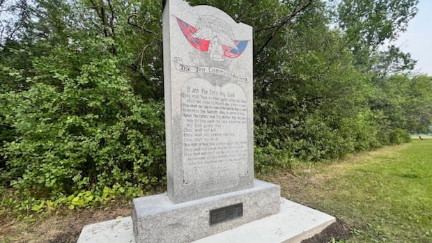 ten-commandments-monument-back-in-assiniboine-park-after-8-year-absence