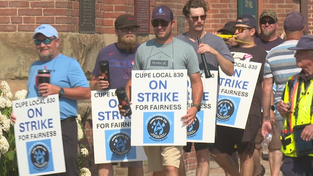 water-and-sewer-staff-in-charlottetown-strike-over-wages,-mandatory-certification-tests