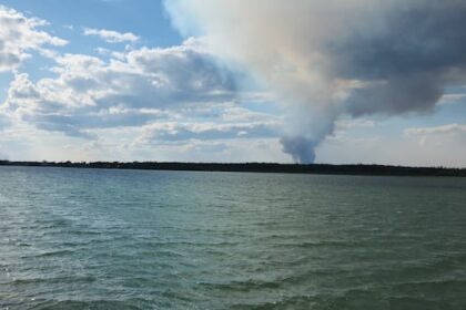 wildfire-leads-to-mandatory-evacuation-in-cormorant,-manitoba