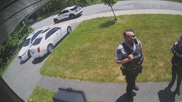 video-shows-mounties,-looking-for-impaired-driver,-ask-to-speak-to-man-killed-last-year