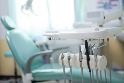 manitoba-dentist-who-waived-fees-after-starting-sexual-relationship-with-patient-fined-$30k