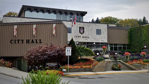 kamloops,-bc.,-cao-no-longer-employed-by-city,-blames-embattled-mayor-for-his-departure
