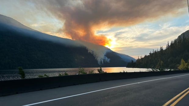 wildfire-near-cameron-lake-on-vancouver-island-prompts-evacuation-order;-highway-4-remains-open