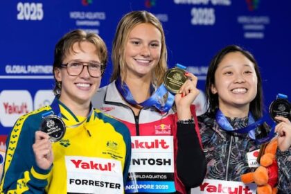 summer-mcintosh-captures-4th-gold-of-swimming-worlds,-winning-400m-individual-medley