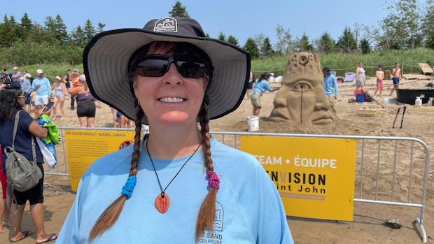new-river-beach-hosts-professional-sand-sculpture-competition