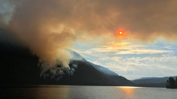 wildfire-on-vancouver-island-continues-to-grow