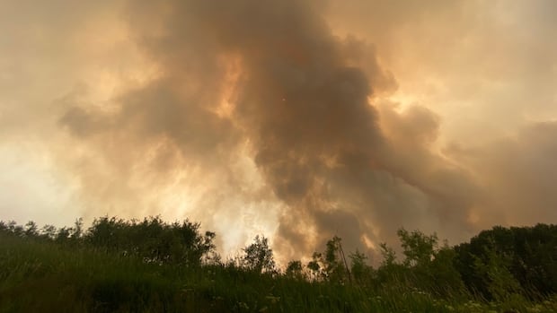 evacuations-underway-as-wildfire-creeps-closer-to-clearwater-river-dene-nation,-la-loche