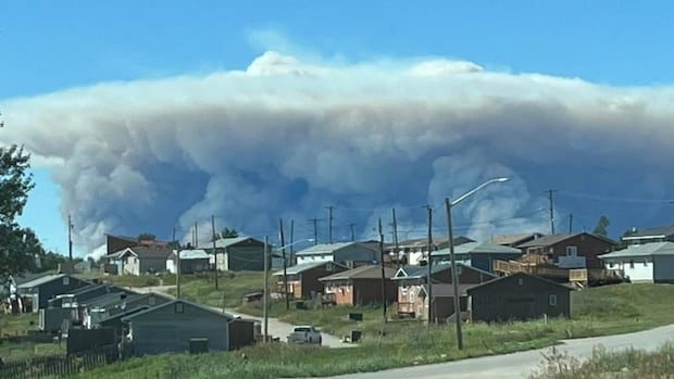 nisichawayasihk-cree-nation-pauses-evacuation,-leaf-rapids-lodge-owners-relieved-after-fire-misses-property