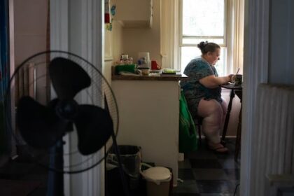 low-income-renters-press-governments-for-ways-to-cool-apartments-in-heat-waves