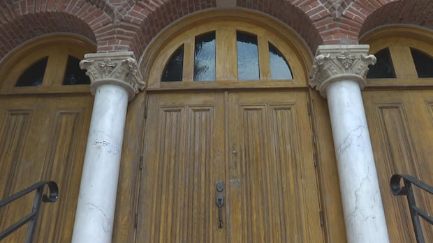 victoria-police-investigate-antisemitic-graffiti-at-‘oldest-synagogue-in-western-canada’