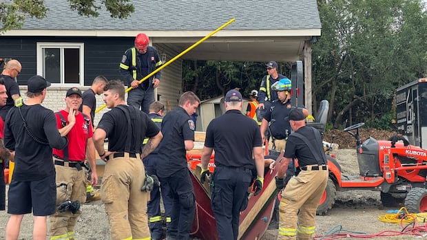 man-rescued-from-hole-at-gatineau,-que.,-worksite