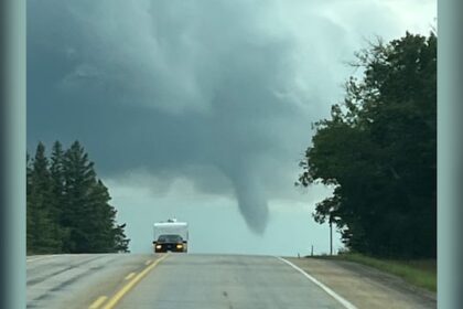 team-investigates-reports-of-possible-tornadoes-near-winnipeg