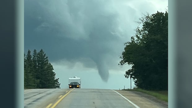 team-investigates-reports-of-possible-tornadoes-near-winnipeg