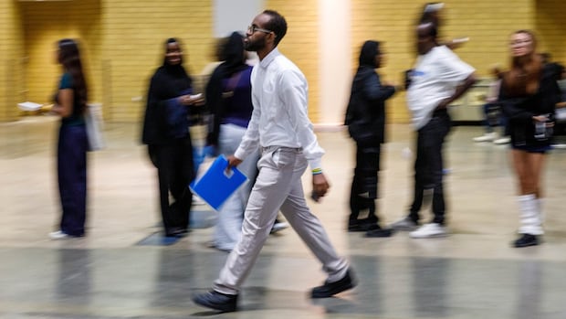 canada’s-economy-shed-over-40,000-jobs-in-july,-partly-offsetting-earlier-growth