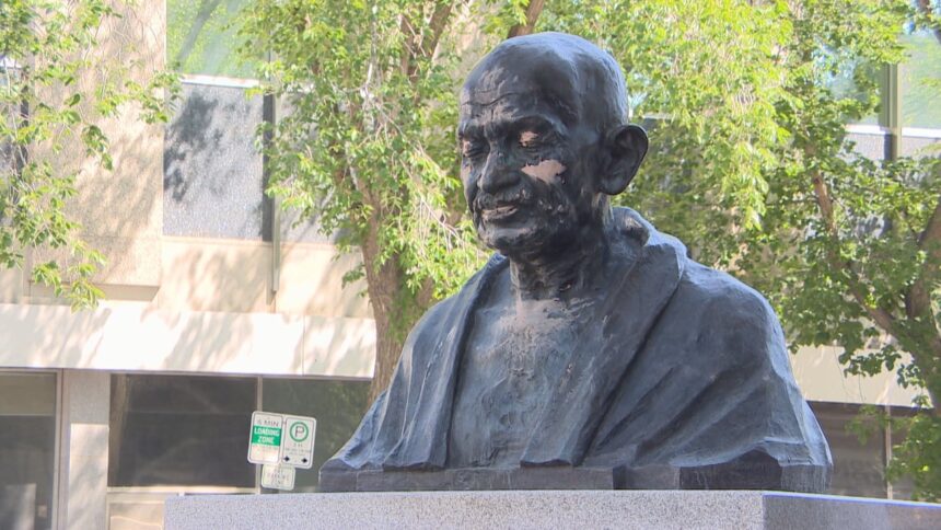 how-did-a-mahatma-gandhi-statue-end-up-in-saskatoon?