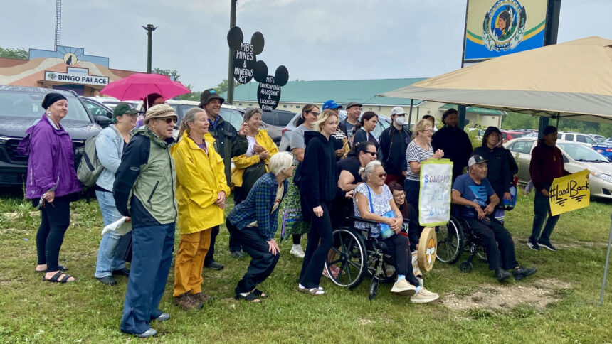 as-brokenhead-votes-on-sio-silica-mining-partnership,-protesters-gather-in-waters-defence
