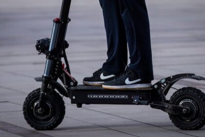 teen-robbed-at-gunpoint-during-e-scooter-sale,-winnipeg-police-say