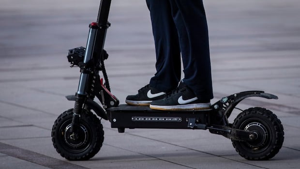 teen-robbed-at-gunpoint-during-e-scooter-sale,-winnipeg-police-say