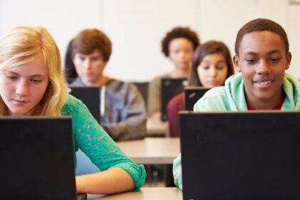ai-and-social-media-are-everywhere-in-teens’-lives.-can-they-impact-cognitive-skills?
