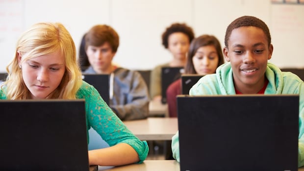 ai-and-social-media-are-everywhere-in-teens’-lives.-can-they-impact-cognitive-skills?
