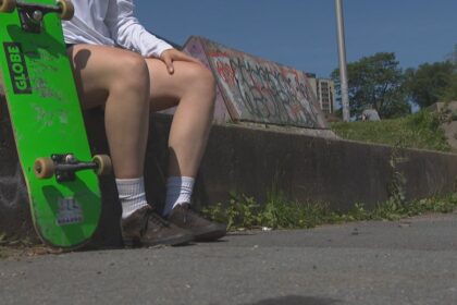 non-profit-encourages-girls,-young-women-to-board