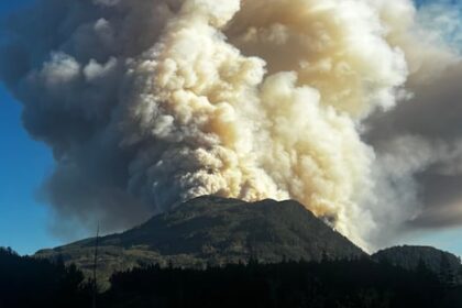 ‘massive’-wildfire-south-of-port-alberni,-bc.,-doubles-in-size-tuesday