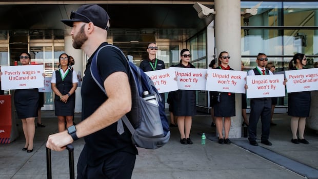air-canada-says-negotiations-with-flight-attendants’-union-are-at-‘impasse’