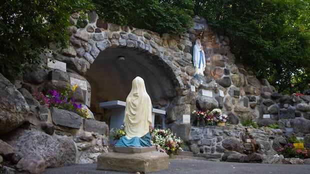 why-new-generations-are-continuing-to-visit-a-secluded-century-old-grotto-in-vanier