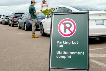 canada-strong-park-pass-has-brought-big-crowds,-but-some-question-whether-everyone-should-get-in-for-free
