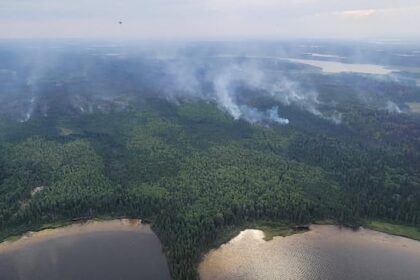 lingering-hot-spots-leave-return-date-up-in-the-air-for-snow-lake-evacuees
