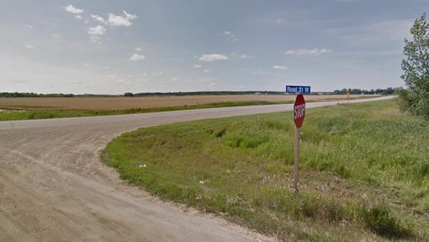man-charged-with-careless-driving-after-2-cyclists-hit-near-morden:-manitoba-rcmp