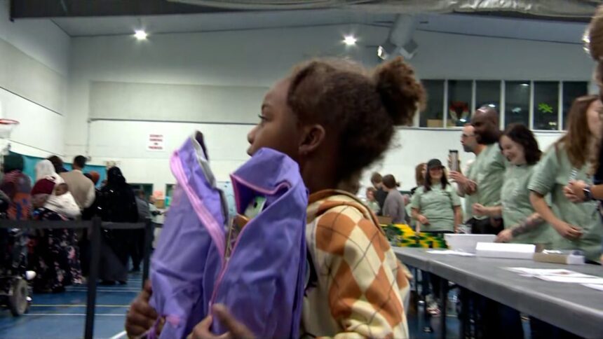 saskatoon-students-get-backpacks-full-of-supplies-in-advance-of-school-year