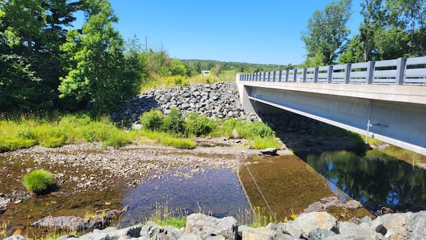 more-municipalities-provide-drinking-water,-free-showers-for-residents-with-dry-wells