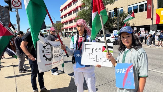 rally-outside-winnipeg-cbc-building-protests-broadcaster’s-gaza-coverage