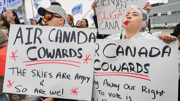 air-canada-cancels-plans-to-resume-operations-as-flight-attendants-defy-back-to-work-order
