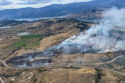 vernon,-bc.,-orders-tactical-evacuations-as-wildfire-grows-out-of-control