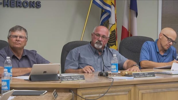 heron-bay-mayor-resigns-after-suspension-for-insulting-councillors