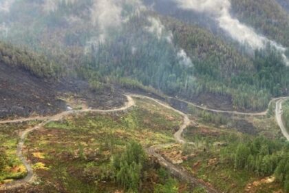 crews-working-to-prevent-spread-of-vancouver-island-fire