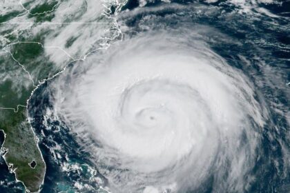 hurricane-erin-weakens-to-category-2-as-it-moves-north-off-us.-east-coast