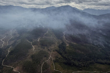 evacuation-orders-and-alerts-lifted,-but-vancouver-island-fire-troubles-first-nations