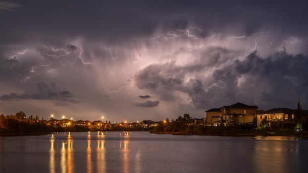 tennis-ball-sized-hail-falls-in-radisson,-langham-amid-sask.-wide-extreme-weather