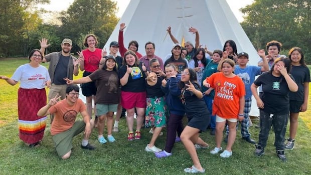 anishinaabe-students-learn-about-science,-nature-at-u-of-g-summer-camp