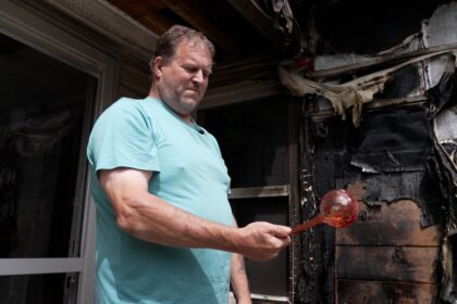 this-veteran-firefighter-saved-his-own-home-after-a-glass-bulb-sparked-a-fire