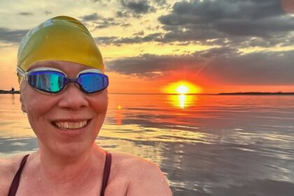 swimmer-completes-50k-ottawa-river-marathon