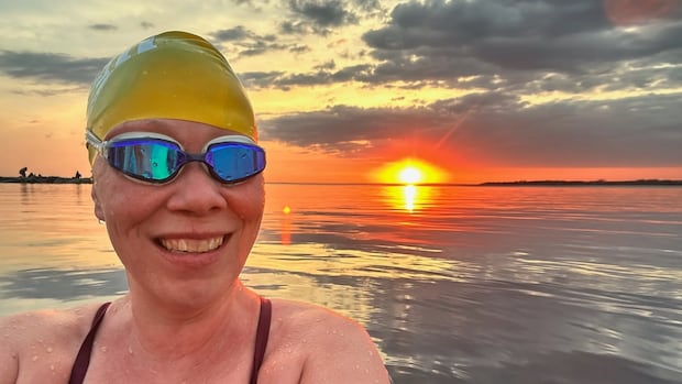 swimmer-completes-50k-ottawa-river-marathon