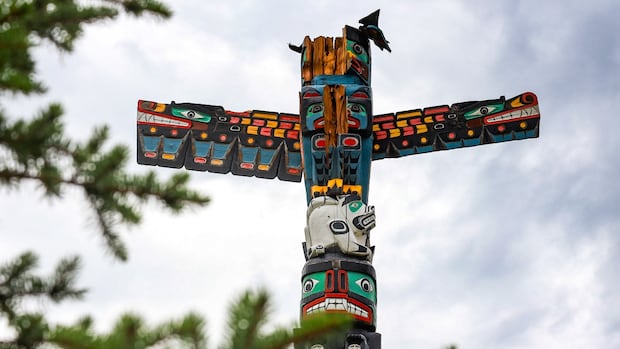 carver-charles-joseph-determined-to-fix-totem-pole-so-it-can-be-a-reminder-of-canada’s-residential-schools