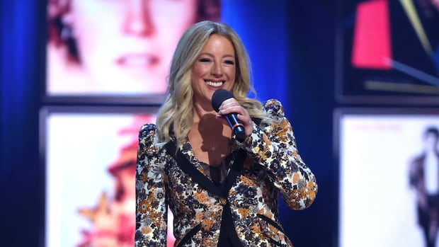sarah-mclachlan’s-daughter-offered-to-skip-graduation-to-see-her-mom-perform-with-one-of-gen-z’s-favourite-djs