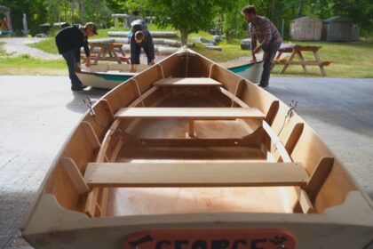 program-teaches-teens-traditional-boat-building-skills