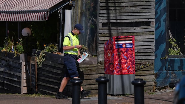 canada-post-lost-$407m-in-2nd-quarter,-says-customers-seeking-out-other-parcel-carriers