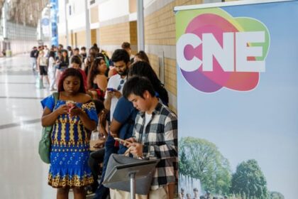 young-people-can’t-find-jobs.-is-canada’s-economy-in-trouble?